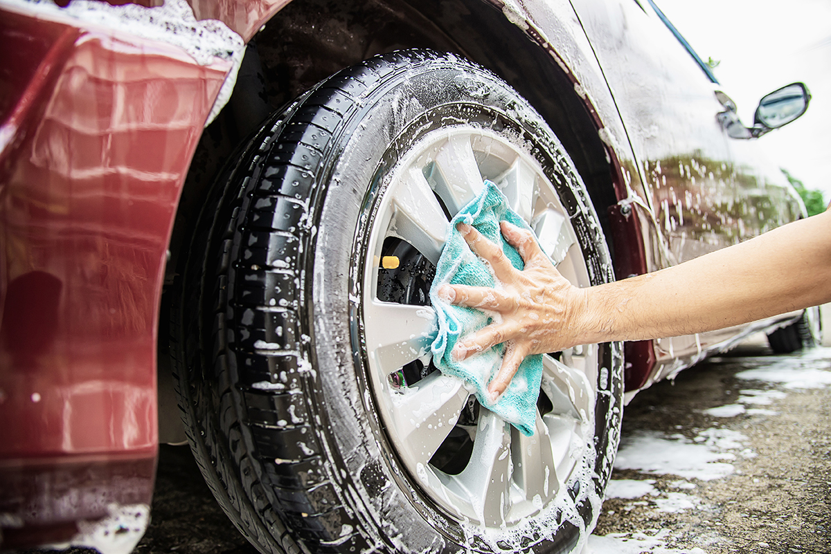 Pourquoi laver sa voiture devant chez soi peut vous coûter très cher