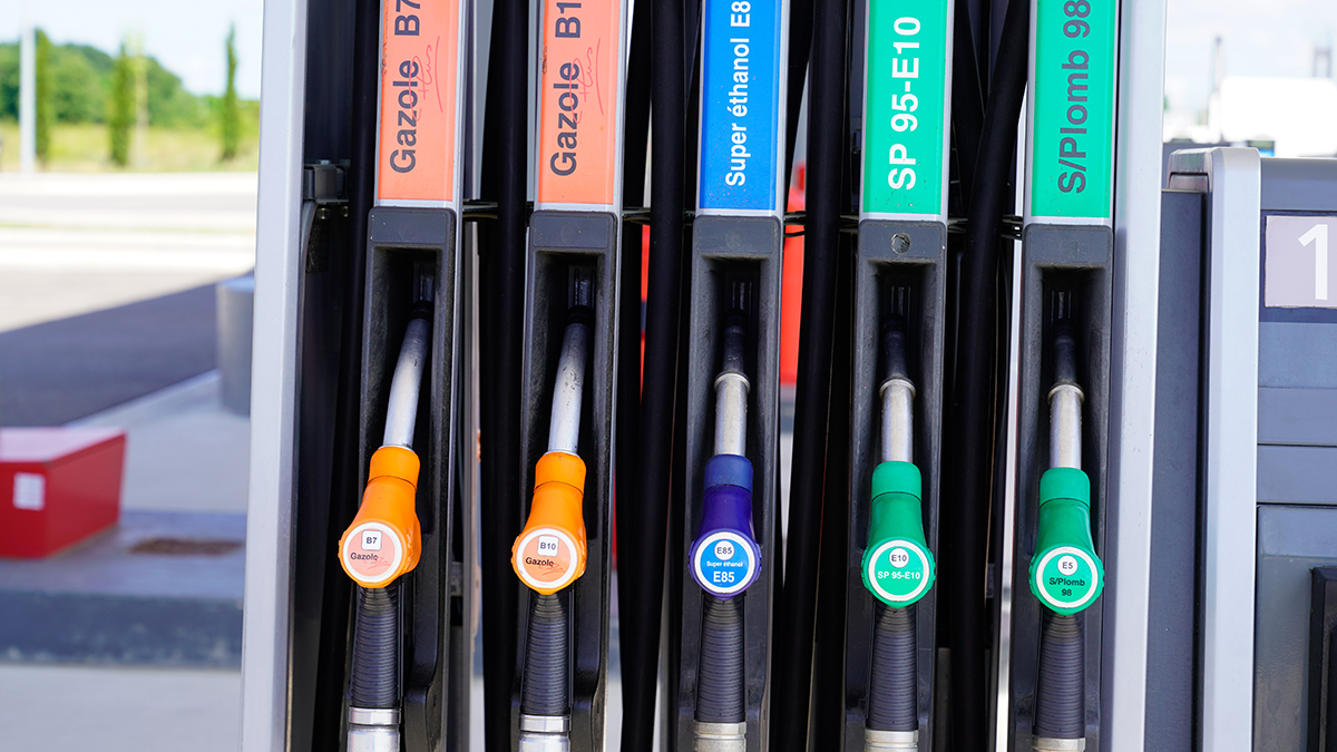 Essence sans plomb 95 et sans plomb 98 quelle différence ? Laquelle choisir